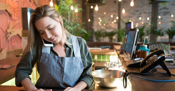 Why Phone Etiquette Is Still Important for Pizzerias?